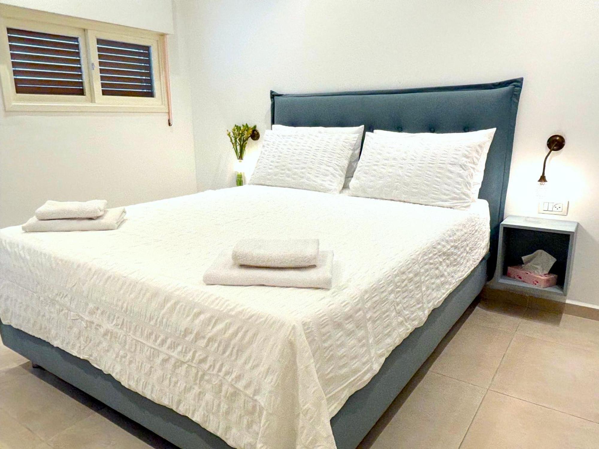 Apartment Luxury Garden Tlv 2 Bed 2 Bath