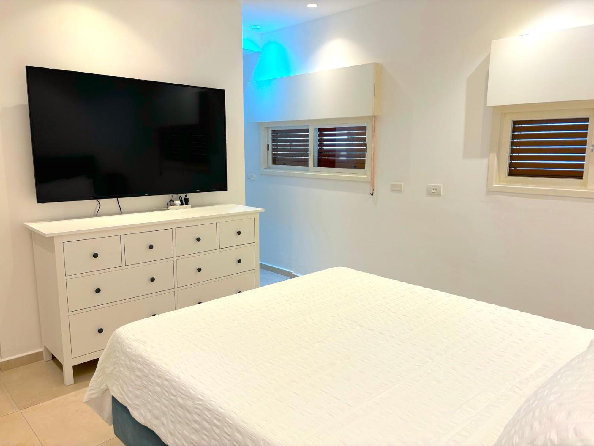 Apartment Luxury Garden Tlv 2 Bed 2 Bath